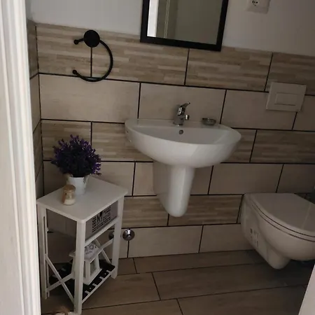 לינה וארוחת בוקר Mes' Agustu